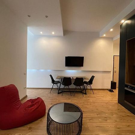 City Center Apartament, Pazari Ri ティラナ エクステリア 写真